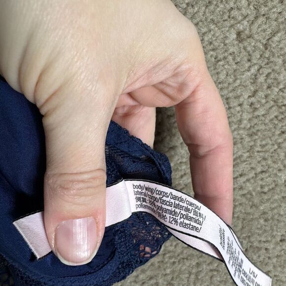 Victoria Secret Bralette Bra Size Large Navy Lace Racerback Lightly Lined V Neck - Picture 7 of 9